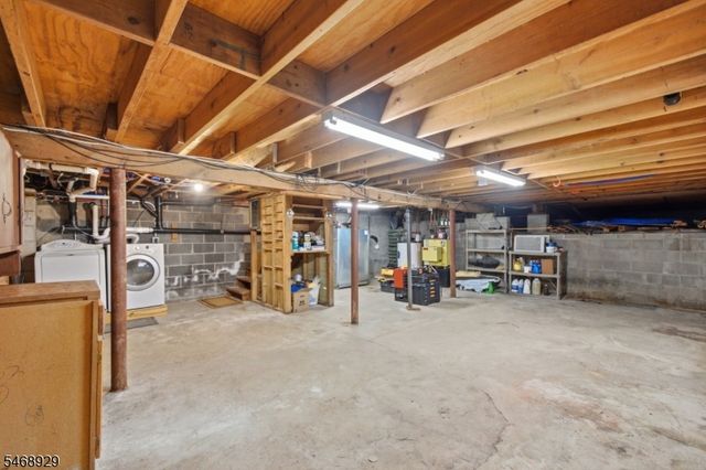 53 Lake Shore Rd E, Hardyston Twp., NJ 07460