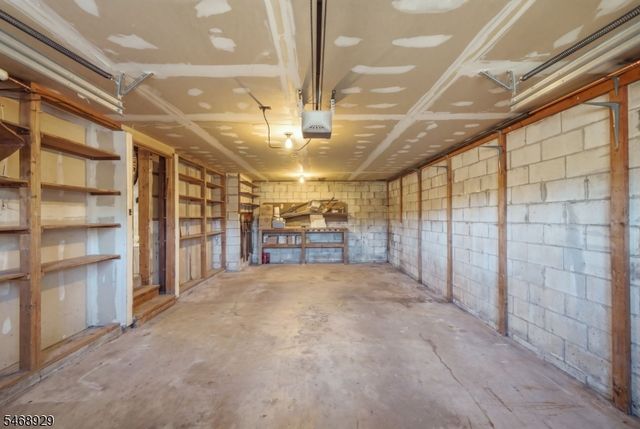 53 Lake Shore Rd E, Hardyston Twp., NJ 07460
