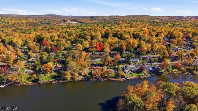 53 Lake Shore Rd E, Hardyston Twp., NJ 07460