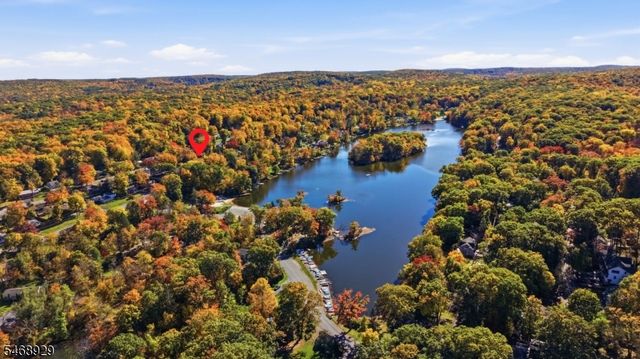 53 Lake Shore Rd E, Hardyston Twp., NJ 07460