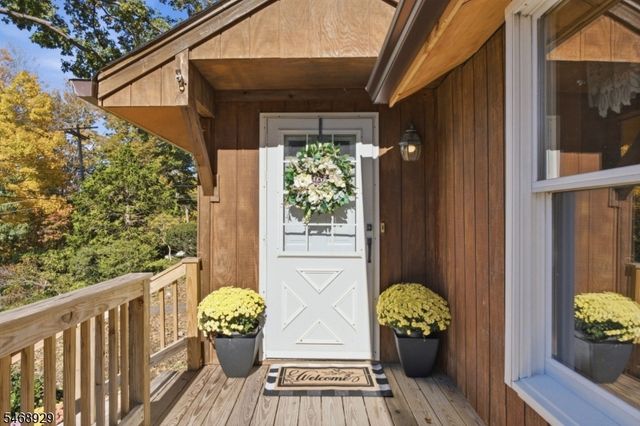 53 Lake Shore Rd E, Hardyston Twp., NJ 07460
