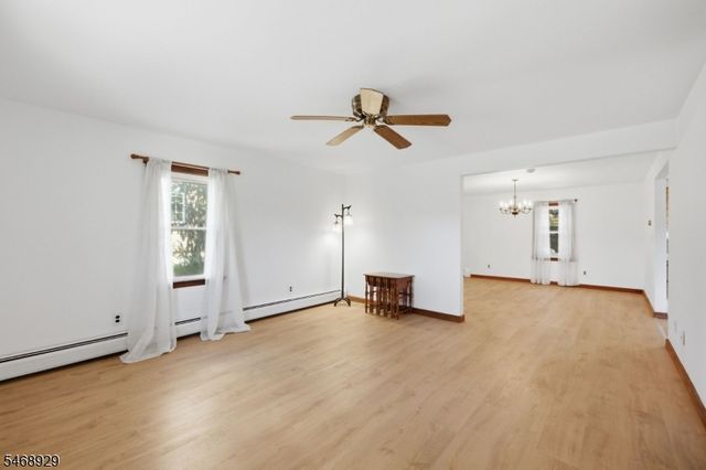 53 Lake Shore Rd E, Hardyston Twp., NJ 07460
