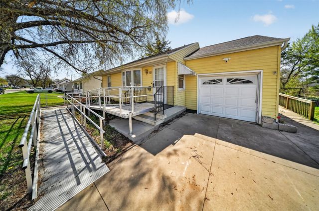 721 36th Street NE, Cedar Rapids, IA 52402
