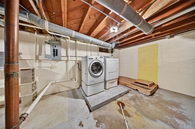 721 36th Street NE, Cedar Rapids, IA 52402