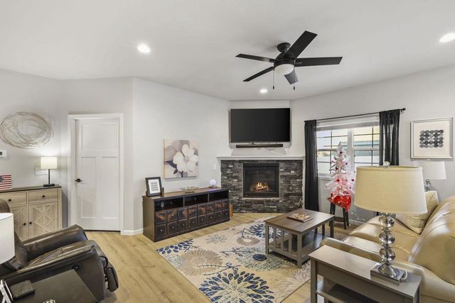 204 Bonnie Lane, Belleville, WI 53508