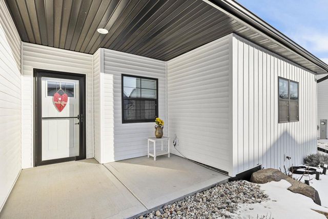 204 Bonnie Lane, Belleville, WI 53508