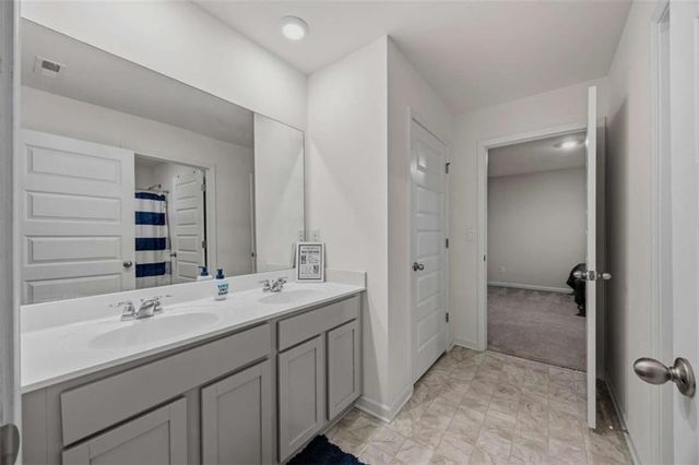 240 Aspen Valley Drive, Loganville, GA 30052