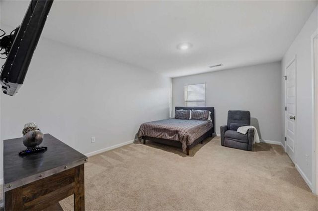 240 Aspen Valley Drive, Loganville, GA 30052