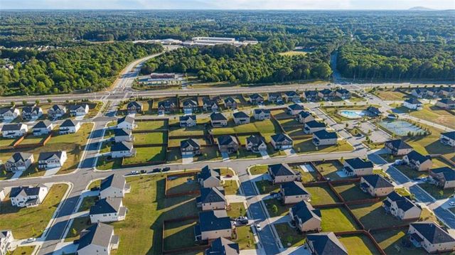 240 Aspen Valley Drive, Loganville, GA 30052