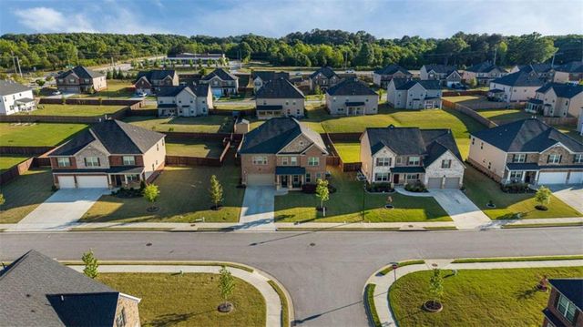 240 Aspen Valley Drive, Loganville, GA 30052