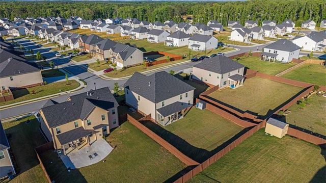 240 Aspen Valley Drive, Loganville, GA 30052