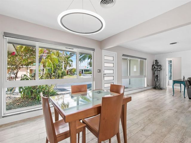 300 SE 10TH Street, Pompano Beach, FL 33060