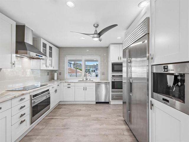 300 SE 10TH Street, Pompano Beach, FL 33060