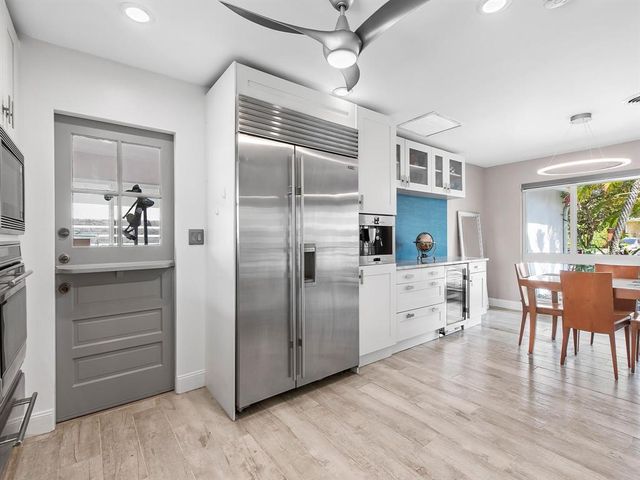 300 SE 10TH Street, Pompano Beach, FL 33060