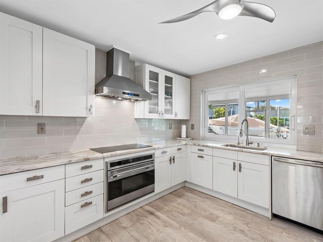 300 SE 10TH Street, Pompano Beach, FL 33060