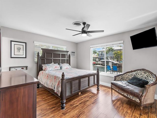 300 SE 10TH Street, Pompano Beach, FL 33060