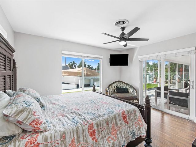 300 SE 10TH Street, Pompano Beach, FL 33060