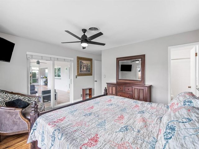 300 SE 10TH Street, Pompano Beach, FL 33060