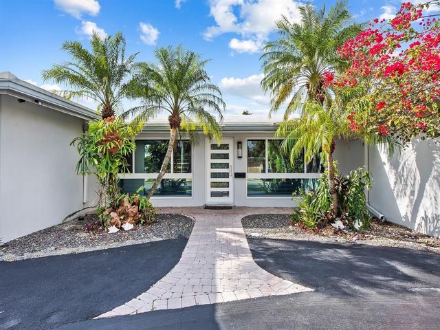 300 SE 10TH Street, Pompano Beach, FL 33060