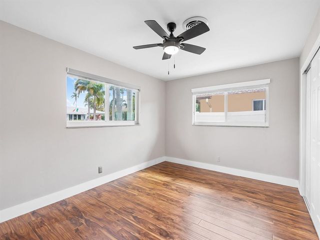 300 SE 10TH Street, Pompano Beach, FL 33060