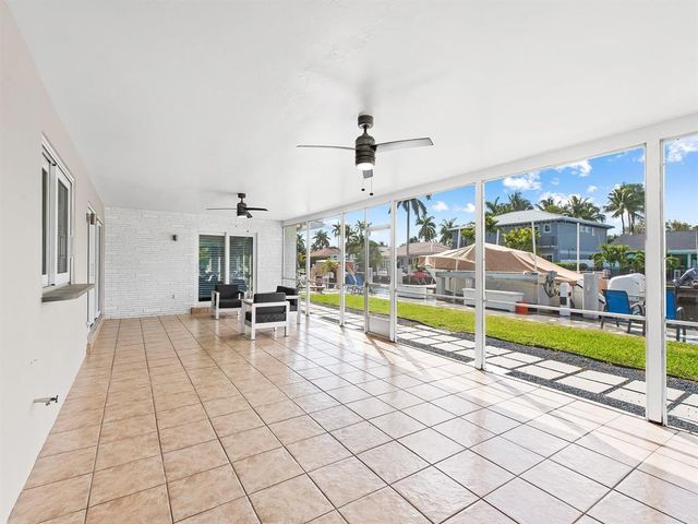 300 SE 10TH Street, Pompano Beach, FL 33060