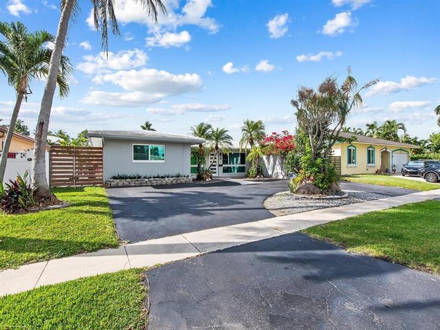 300 SE 10TH Street, Pompano Beach, FL 33060
