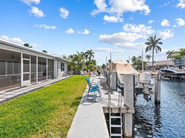 300 SE 10TH Street, Pompano Beach, FL 33060