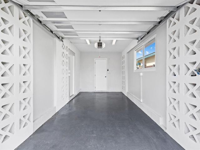 300 SE 10TH Street, Pompano Beach, FL 33060