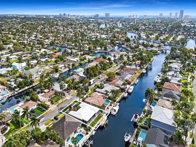 300 SE 10TH Street, Pompano Beach, FL 33060