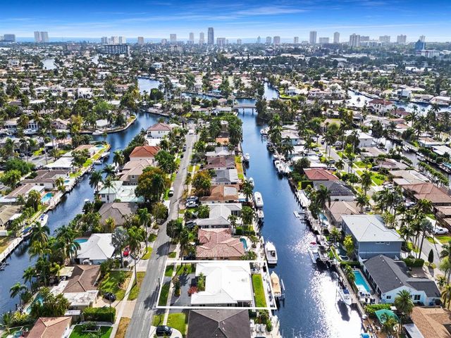 300 SE 10TH Street, Pompano Beach, FL 33060