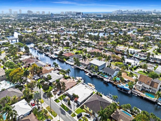 300 SE 10TH Street, Pompano Beach, FL 33060