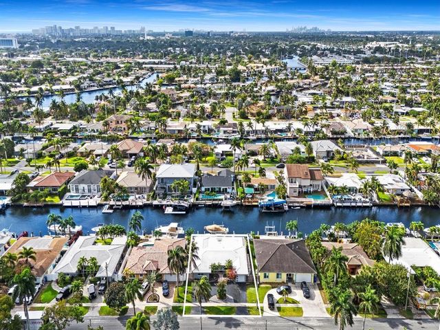 300 SE 10TH Street, Pompano Beach, FL 33060