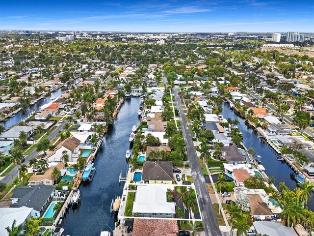 300 SE 10TH Street, Pompano Beach, FL 33060