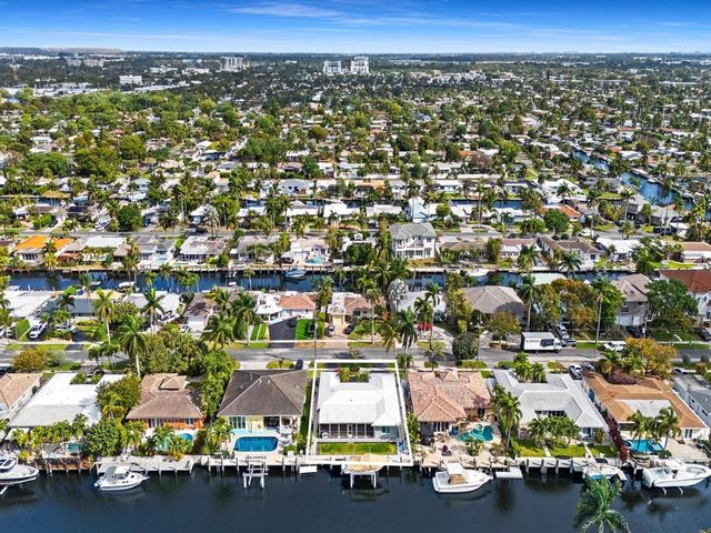 300 SE 10TH Street, Pompano Beach, FL 33060