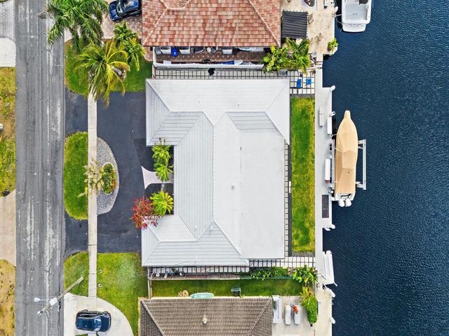 300 SE 10TH Street, Pompano Beach, FL 33060