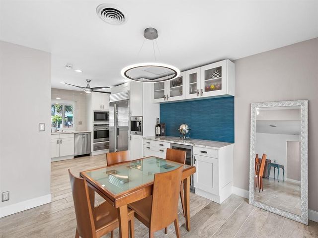 300 SE 10TH Street, Pompano Beach, FL 33060