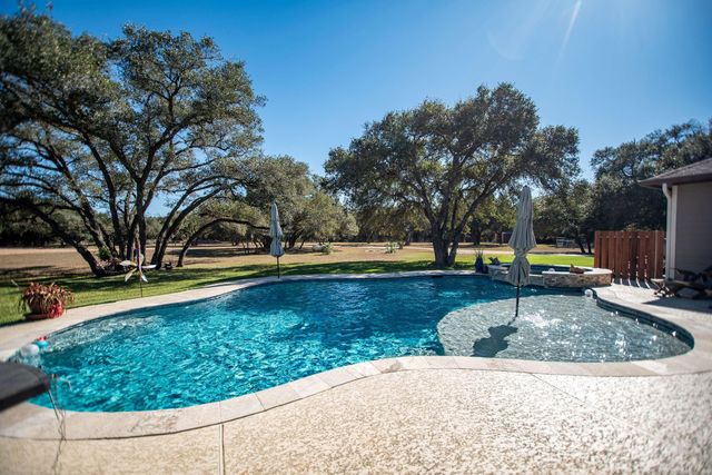 437 Bischoff Road, Inez, TX 77968