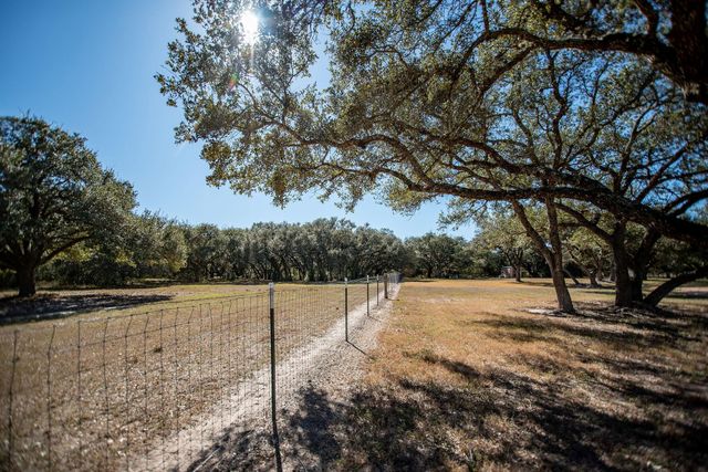 437 Bischoff Road, Inez, TX 77968