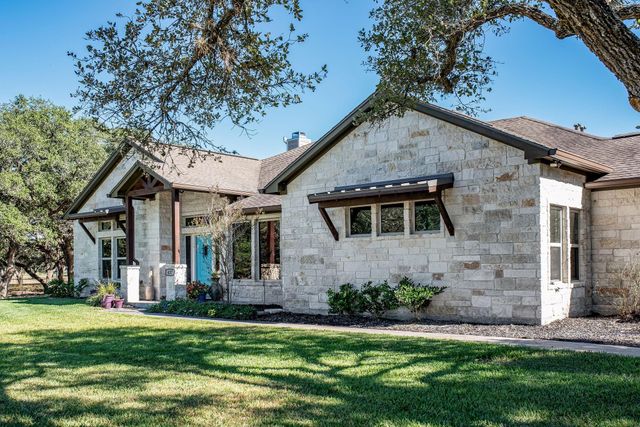 437 Bischoff Road, Inez, TX 77968