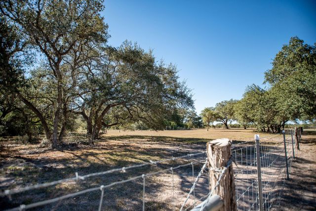437 Bischoff Road, Inez, TX 77968