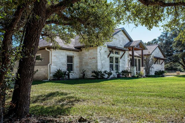 437 Bischoff Road, Inez, TX 77968