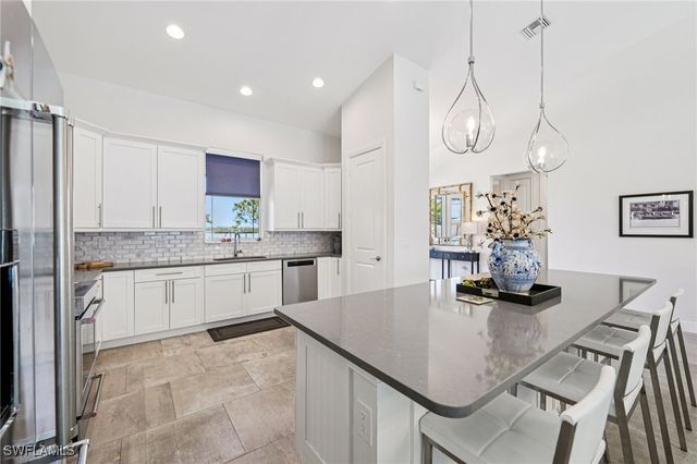 161 Tahiti CIR, Naples, FL 34113