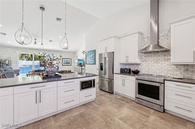 161 Tahiti CIR, Naples, FL 34113