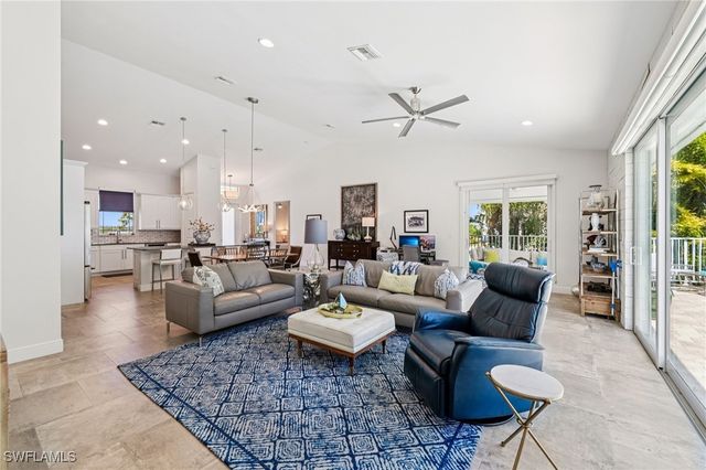 161 Tahiti CIR, Naples, FL 34113