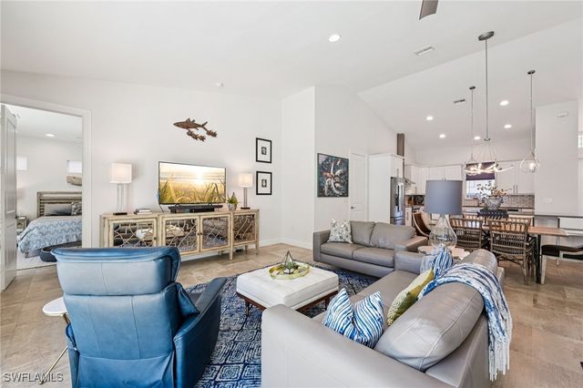 161 Tahiti CIR, Naples, FL 34113