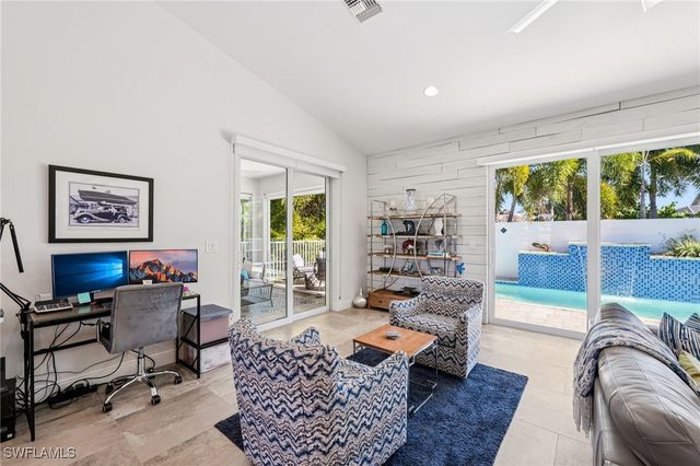 161 Tahiti CIR, Naples, FL 34113