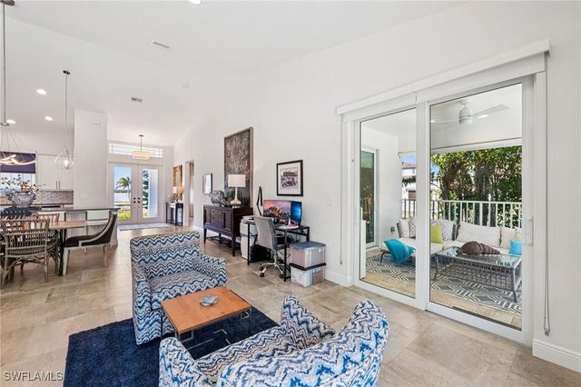 161 Tahiti CIR, Naples, FL 34113