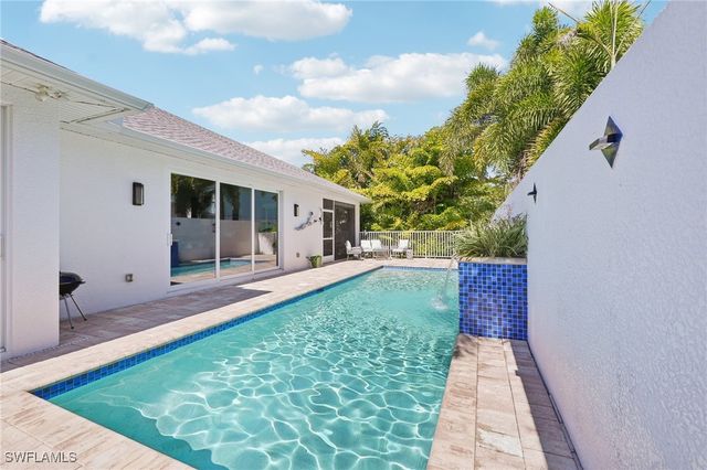 161 Tahiti CIR, Naples, FL 34113