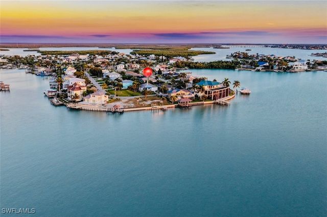 161 Tahiti CIR, Naples, FL 34113