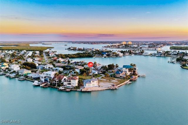 161 Tahiti CIR, Naples, FL 34113